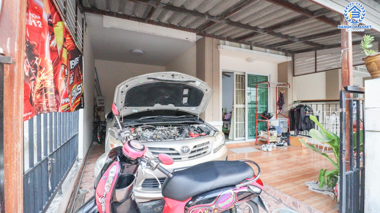 *****ทาวน์เฮ้าส์มือสอง ม.พฤกษาวิลล์37 วัชรพล-เพิ่มสิน เนื้อที่ 19.5 ตร.ว. ฟังก์ชัน 3 ห้องนอน 2 ห้องน้ำ จอดรถได้ 1 คัน บ้านสวยพร้อมเข้าอยู่ ใกล้สิ่งอำนวยความสะดวก บนทำเลที่ดี เชื่อมต่อถนนวัชรพล-เพิ่มสิน, ถนนสายไหม เข้าเมืองให้เป็นเรื่องง่ายดาย ใกล้ถนนสุขภิบาล5 และใกล้ทางด่วน ฉลองรัช